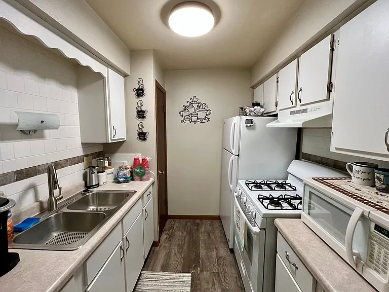 N114W15556 Sylvan Cir — Photo 6