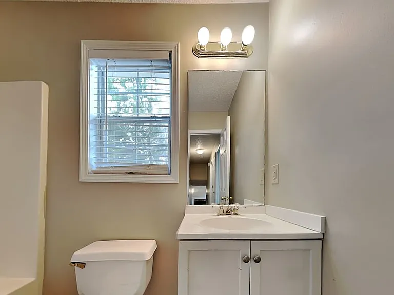 110 Auburn Park — Photo 2