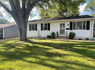 1616 E 33rd St, Davenport, IA 52807