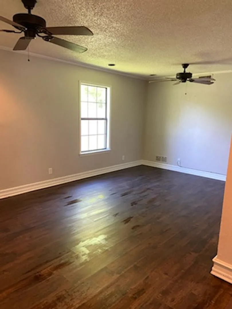 1107 Esma - Greenville — Photo 2