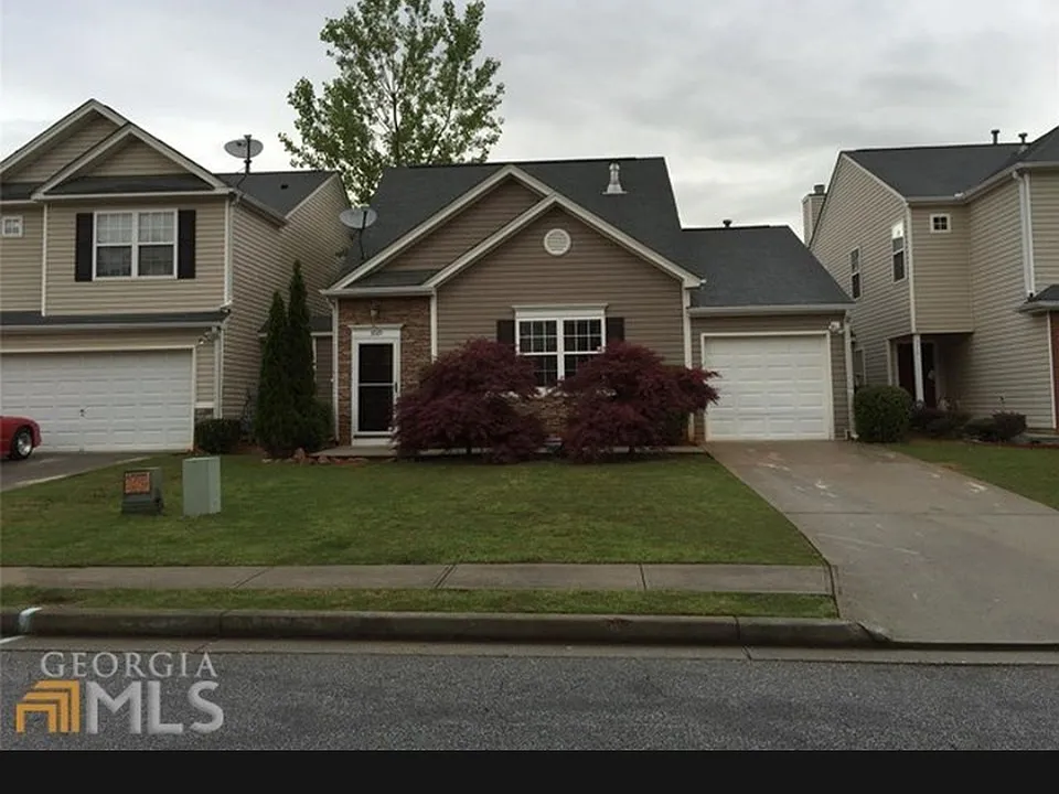 3020 Lakeside Cir