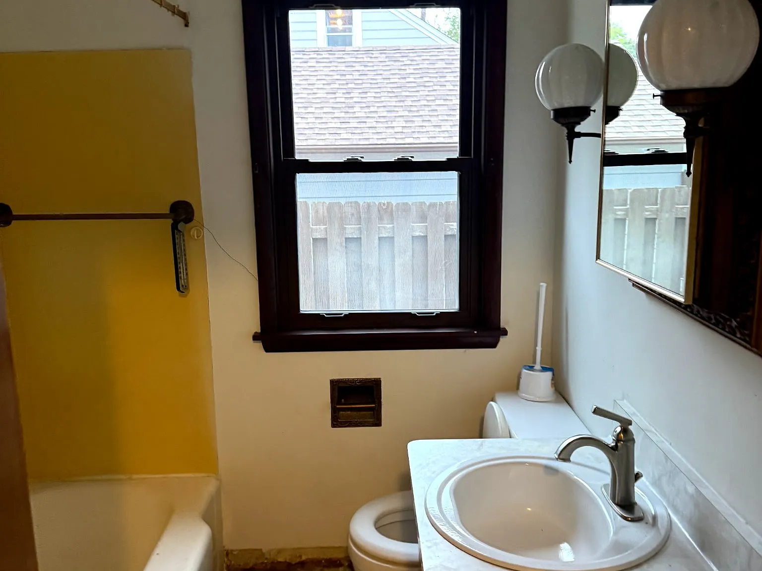 3 bed, 1093 sqft, $2,200 — Photo 3