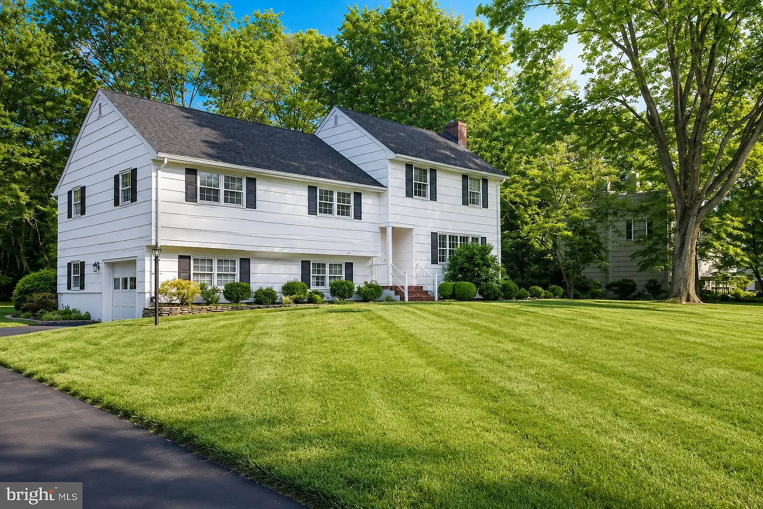 5 bed, 2.5 bath, 2444 sqft, $6,000 — Photo 2