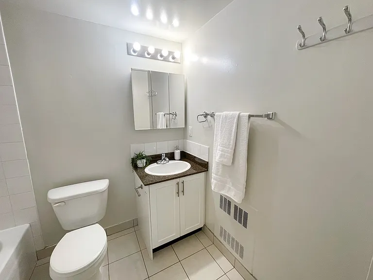 2054 Comox St #205 — Photo 4