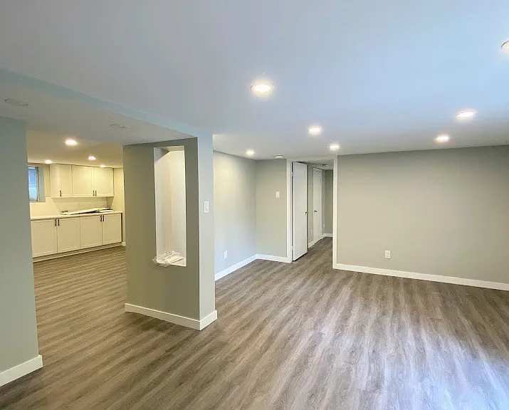 203 Elmwood Ave E — Photo 3