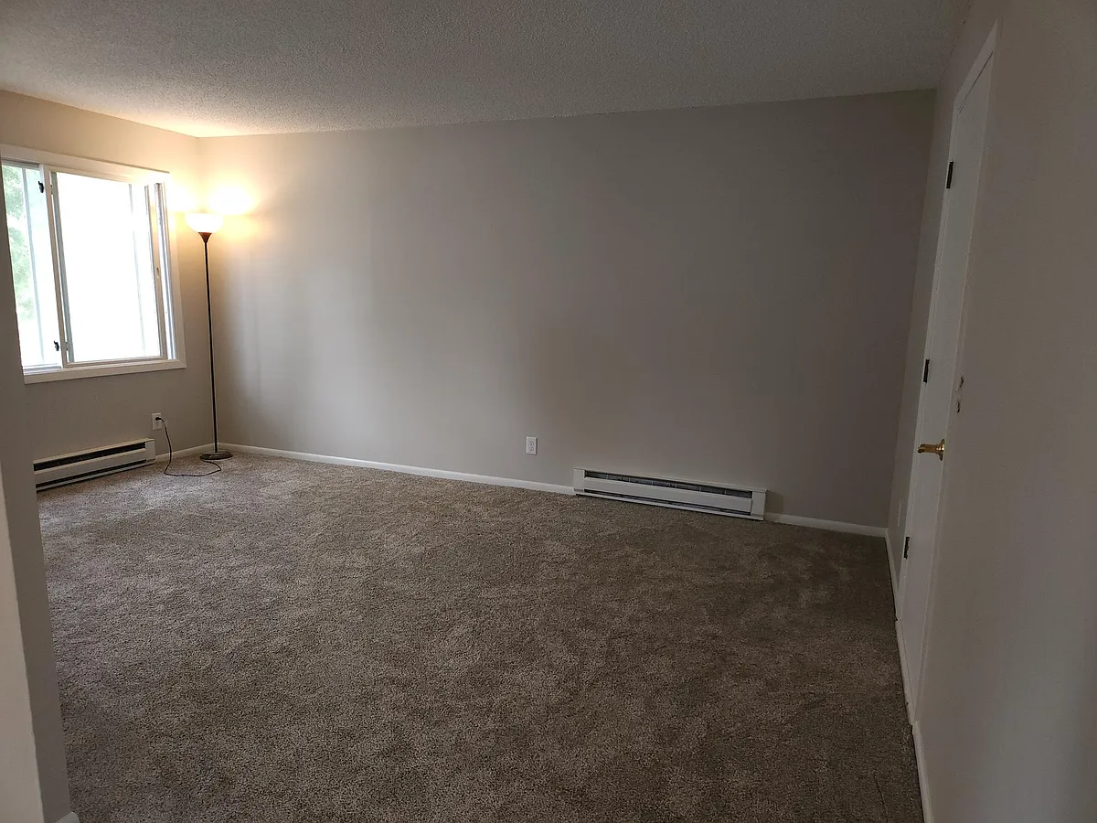 Building Photo - 601 Parkview Cir #2
