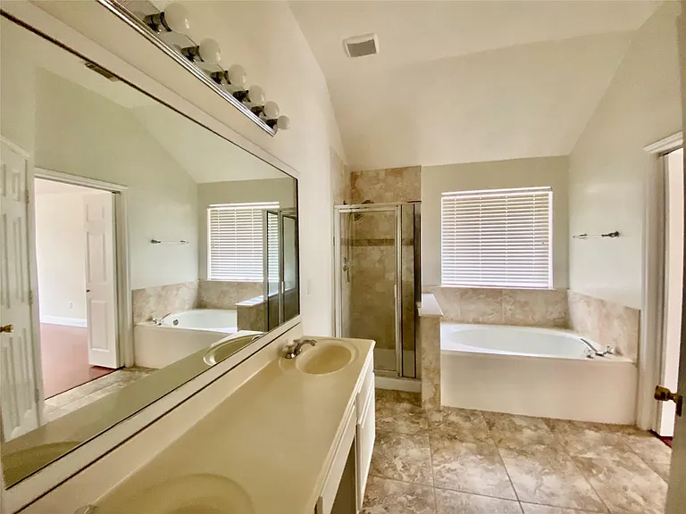 10323 Stanbrook Dr — Photo 15