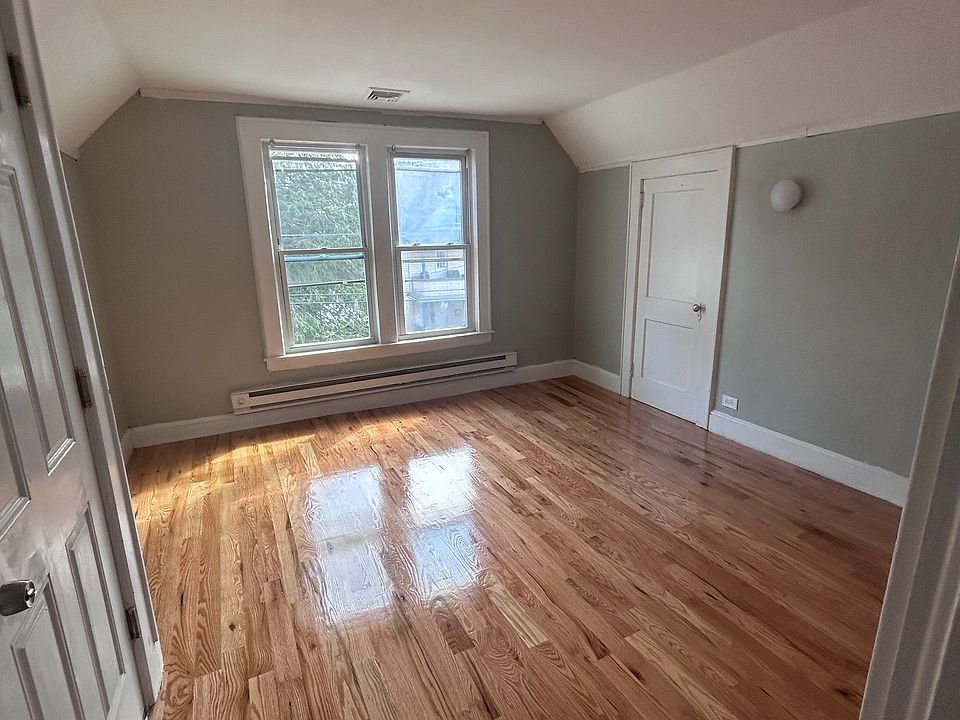 1st image of 75 Bell St Floor 3
