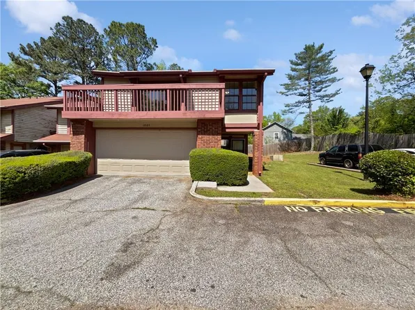 1084 Village Rd, Stone Mountain, GA 30088