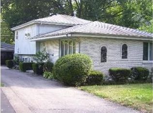 1723 E Kensington Rd, Mount Prospect, IL 60056