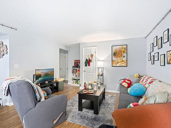 5th image of 1009 McHugh St