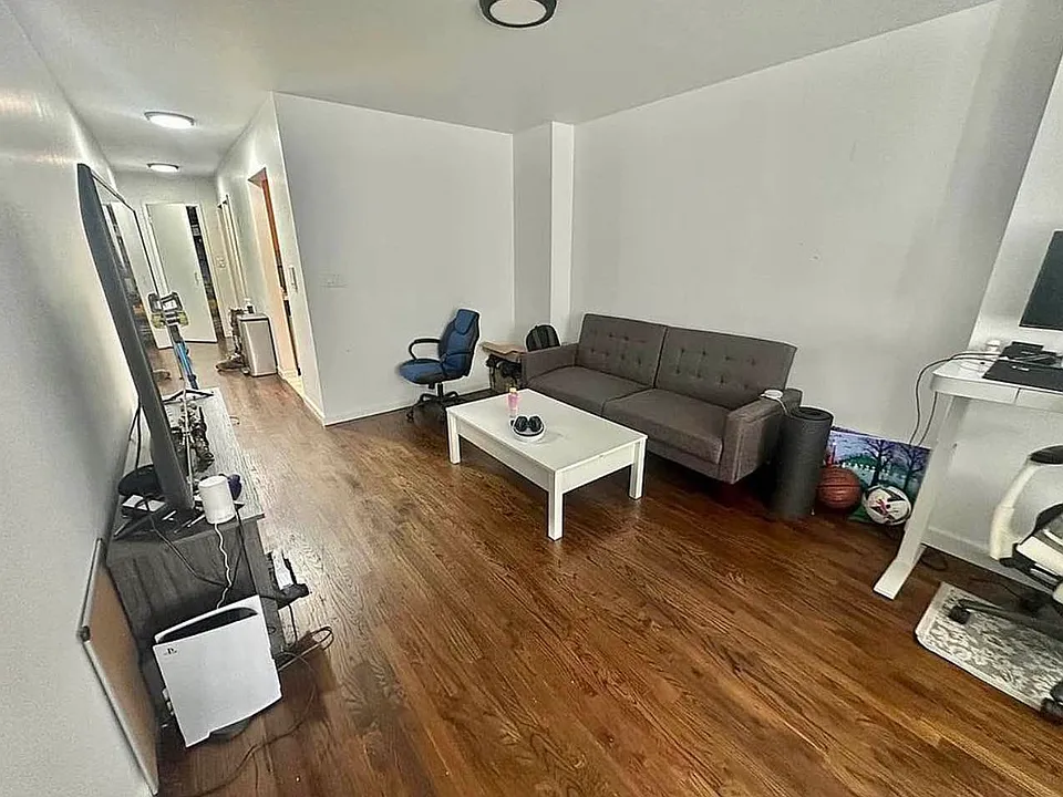 494 9th Ave #2