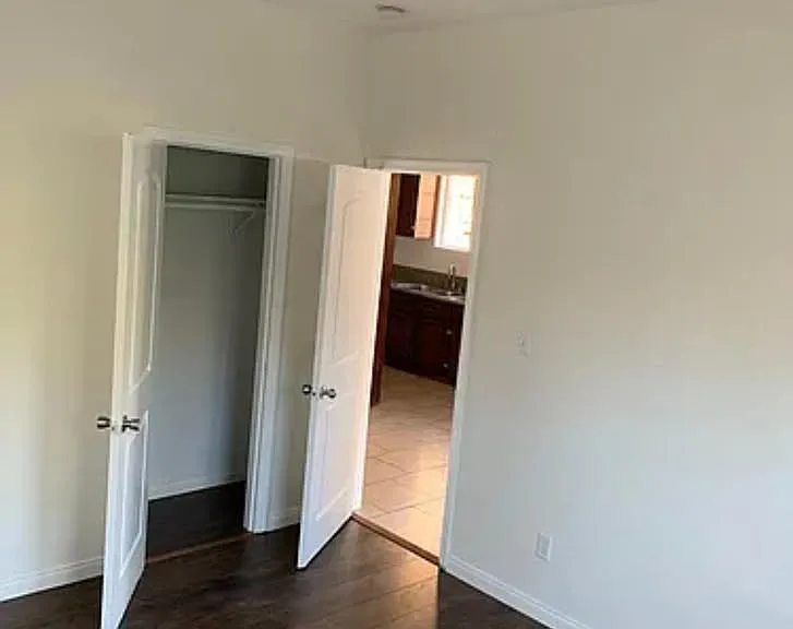 439 N Mountain View Ave — Photo 9