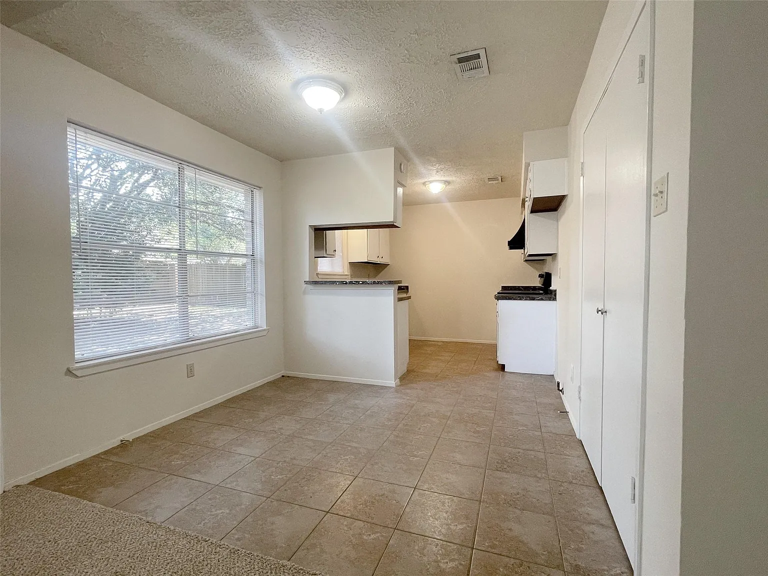 3 bed, 2.0 bath, 1310 sqft, $1,795 — Photo 4