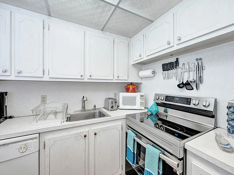 232 Farnham Cres #232-J — Photo 22
