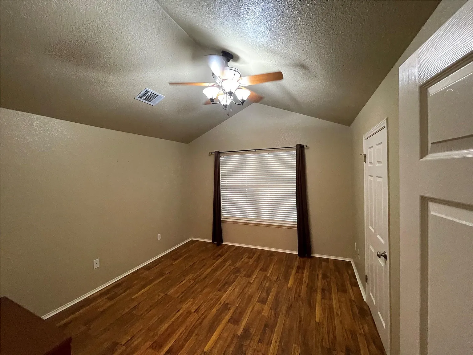 2 bed, 2.0 bath, 1095 sqft, $1,700 — Photo 4