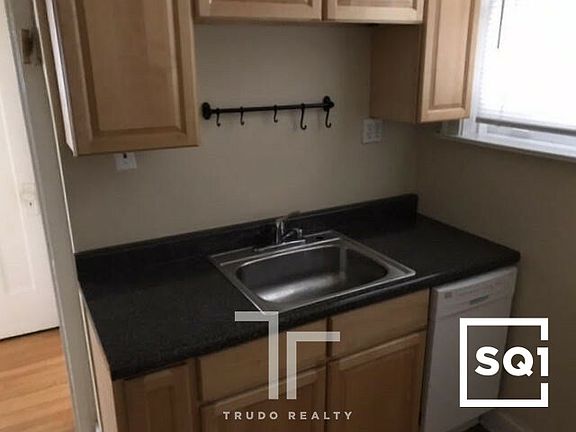 4th image of 5200 N Leavitt St #52082