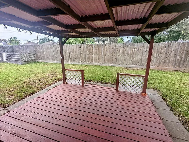 3821 Pin Oak Dr N — Photo 18