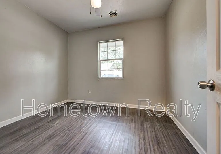 1801 E Madison St — Photo 22