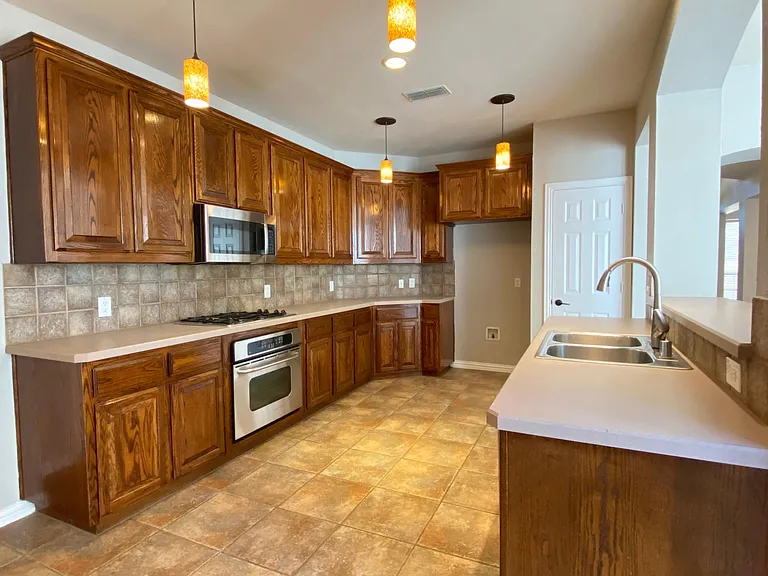 15861 Twin Cove Dr — Photo 9