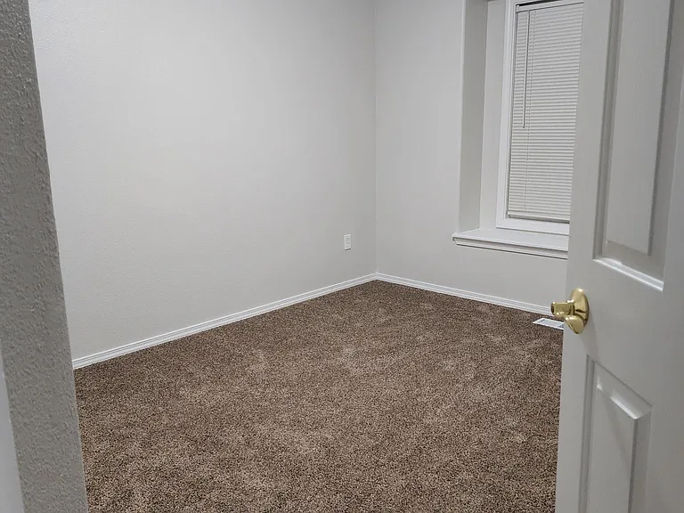 1377 W Chance Ct — Photo 3