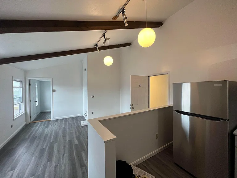 592 Lafayette Rd #6 — Photo 3