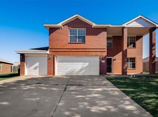8217 Leaning Oak Ct, Arlington, TX 76002