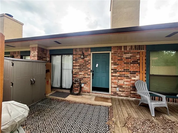 2810 Forest Bnd, Bryan, TX 77801