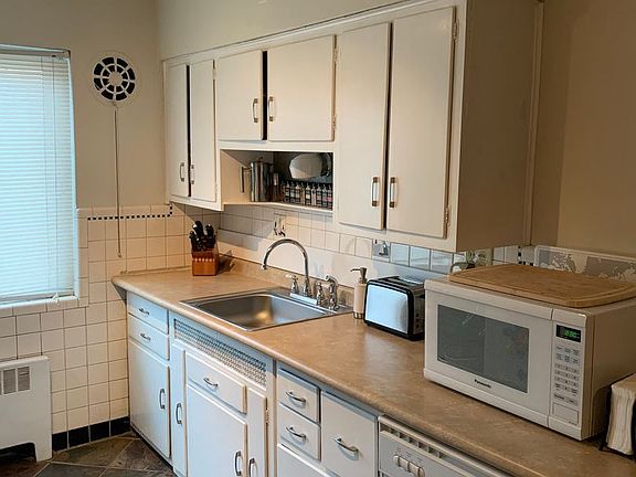 2nd image of 3834 Hyde Park Ave #5068545