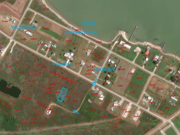 14 S Quailrun Ave, Pt Lavaca, TX 77979