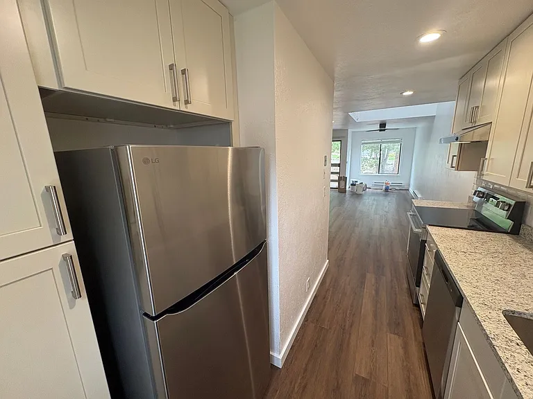 208 Pearl St #I — Photo 8