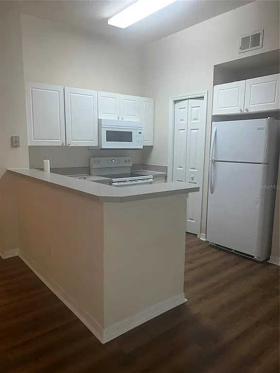 2 bed, 1.0 bath, 961 sqft, $1,650 — Photo 3