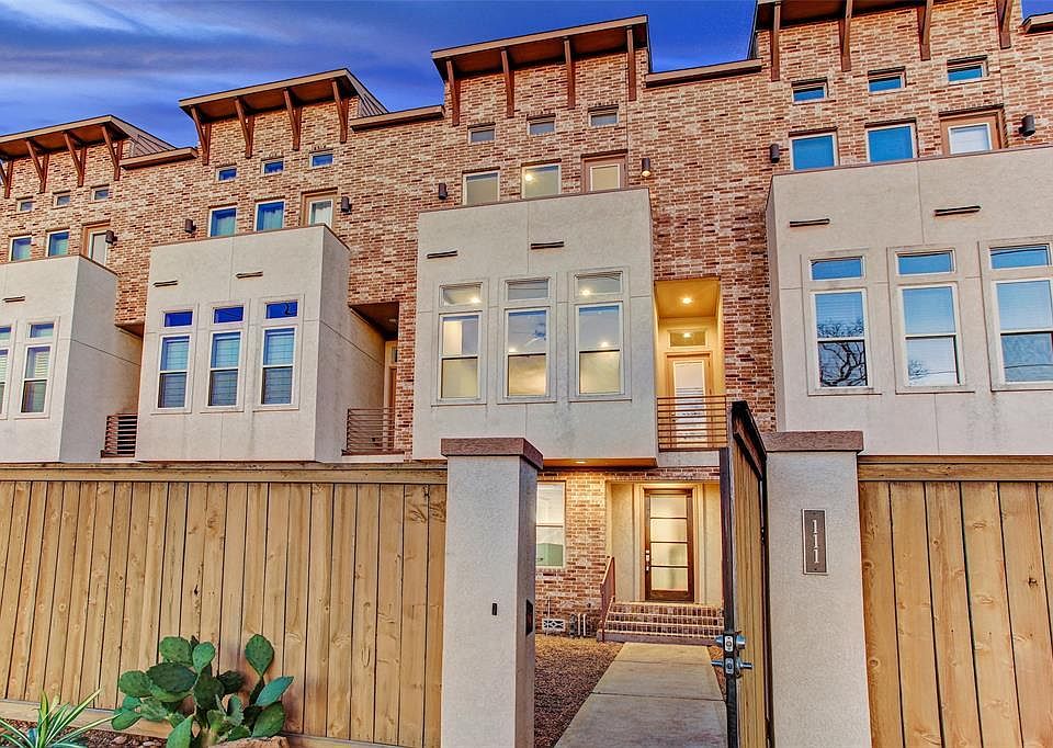 Front of 111 E 2nd St. Houston, TX 77007