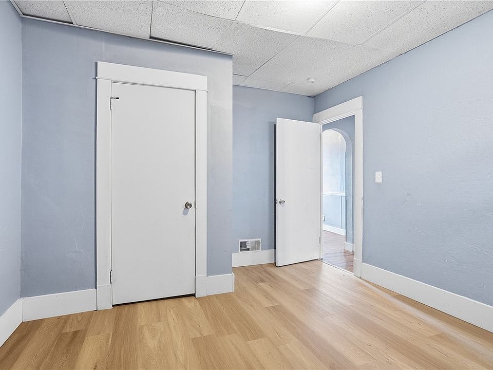 19th image of 3412 Gleason St