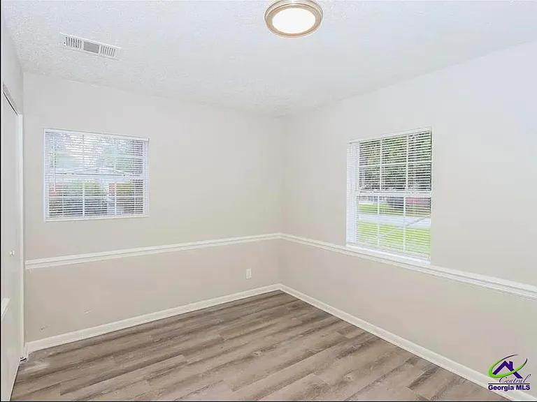 502 Madrid St — Photo 4