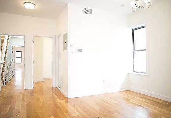 2nd image of 303 Woodbine St APT 2R