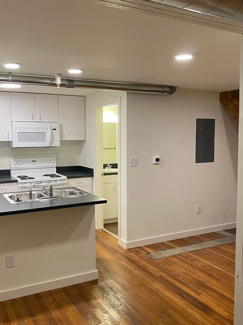 415 E. Grace Street — Photo 4
