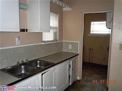 3rd image of 520 N Iowa Ave