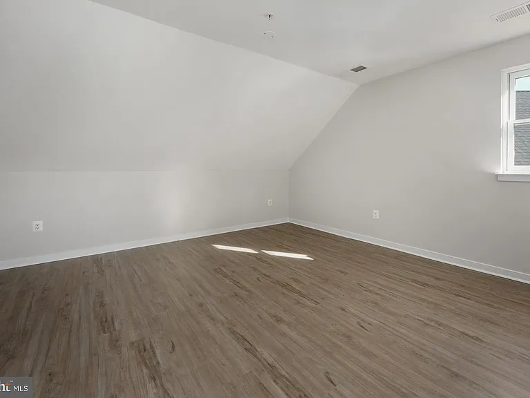 945 Sycamore Dr SE — Photo 17
