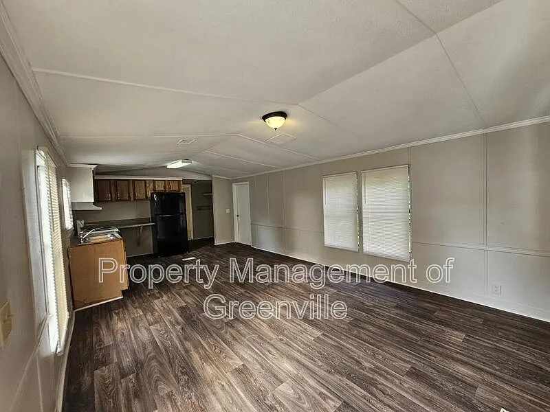 3 bed, 2.0 bath, $995 — Photo 2