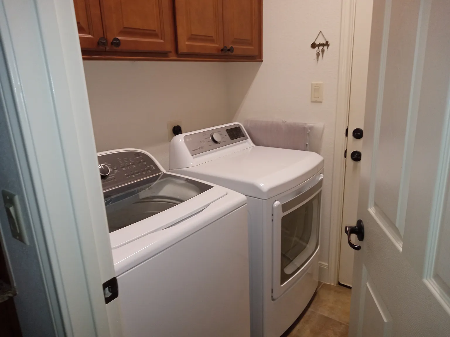 4 bed, 2023 sqft, $2,200 — Photo 3