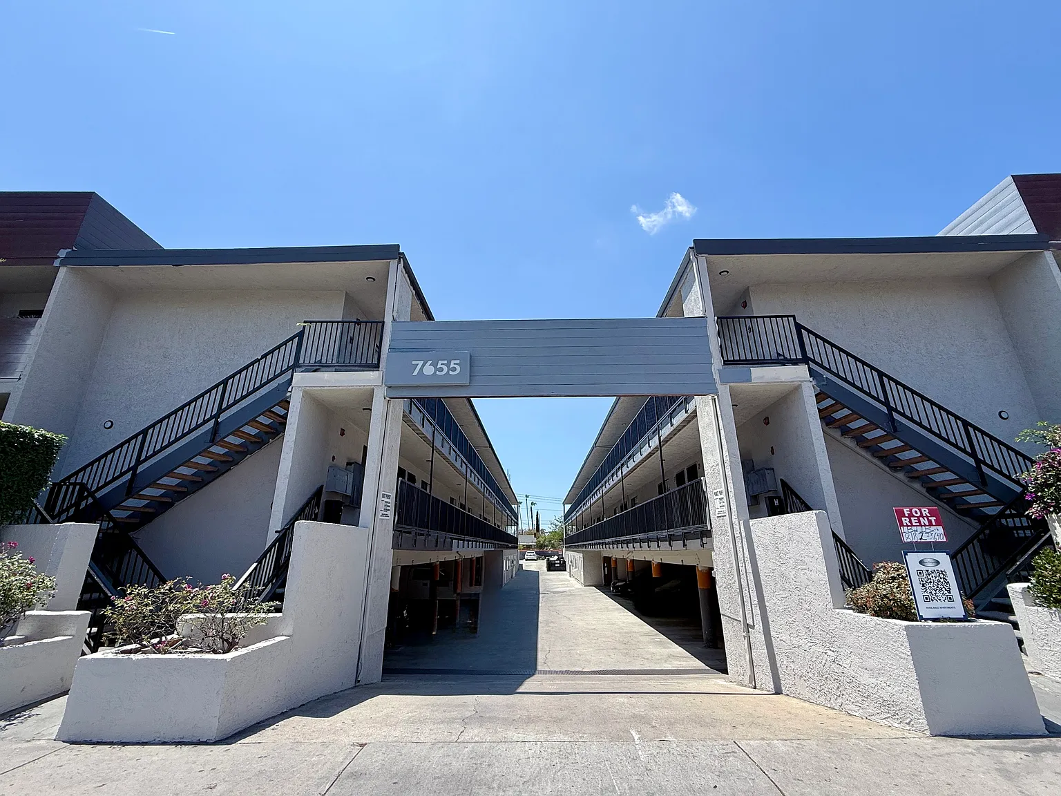 N Lankershim Blvd, North Hollywood — Photo 1