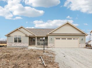 581 Fox Run Ln, Racine, WI 53406