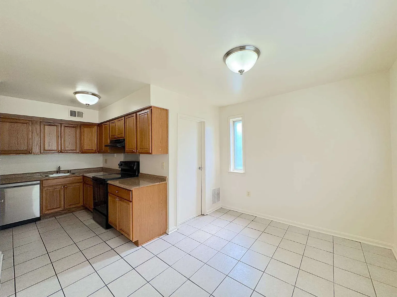 3 bed, 2.0 bath, $2,350 — Photo 3