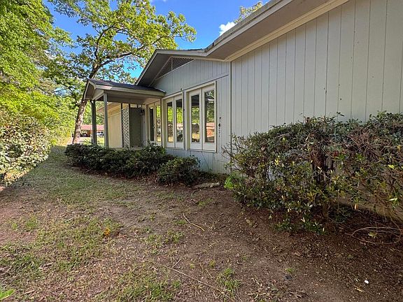 2nd image of 724 Elmwood Dr