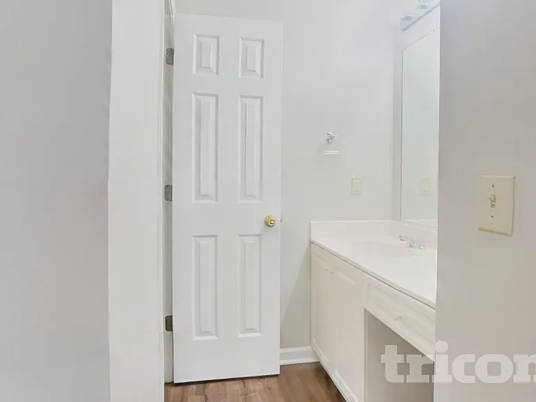 405 Ashington Ct — Photo 18
