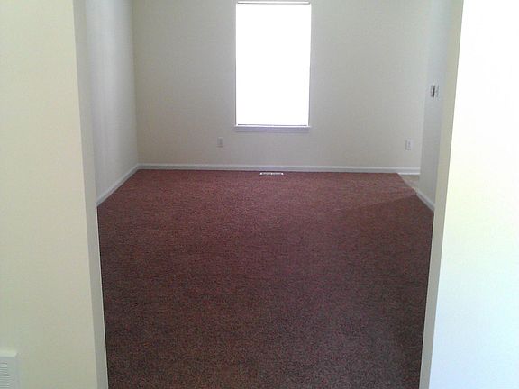 5th image of 104 Aster Dr