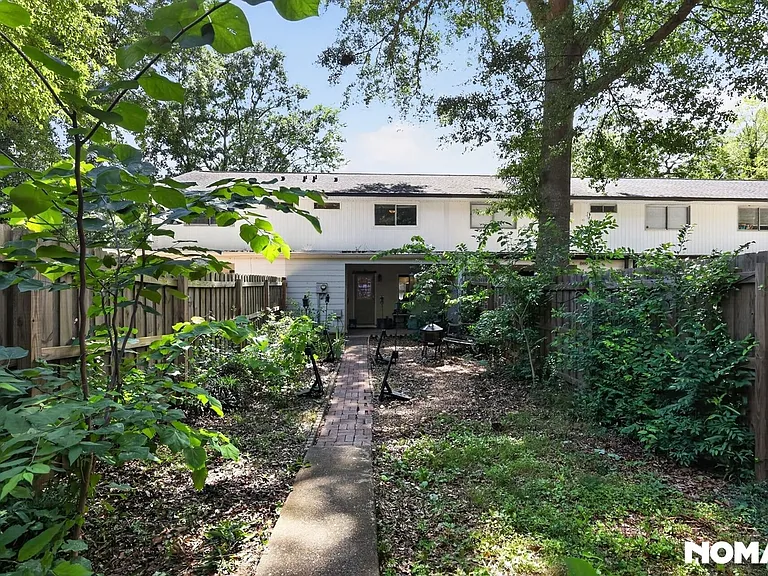 876 College Ave — Photo 25