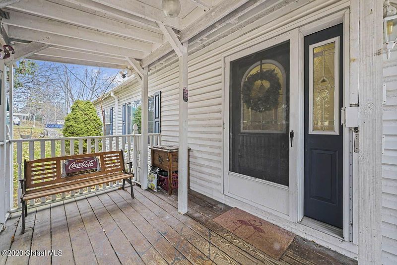 3rd image of 422 Sunnyside Road