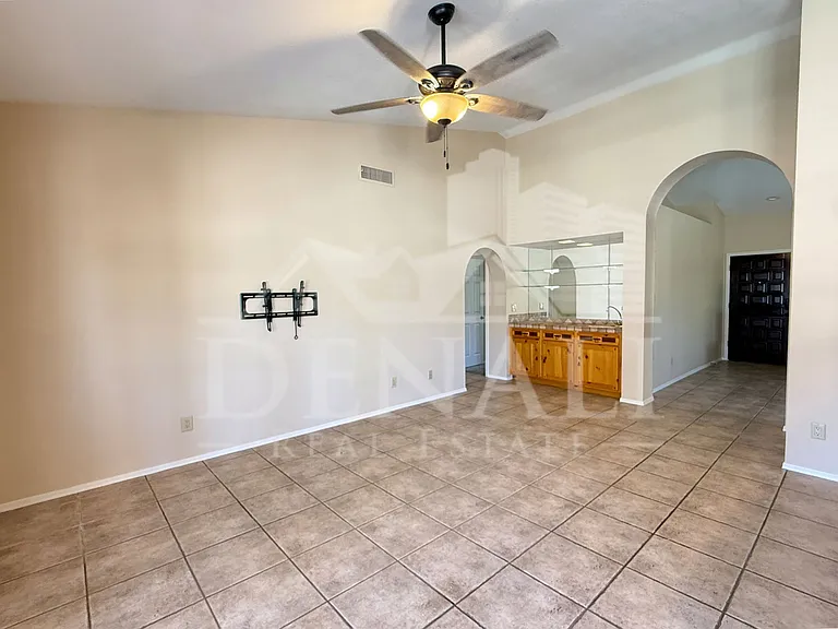 1211 E Drake Dr — Photo 8